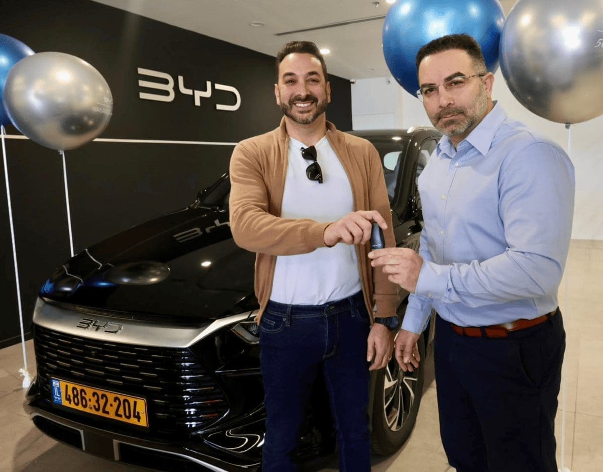 BYD שוברת שיאים: 50,000 רכבי אנרגיה חדשה על כבישי ישראל ומובילות עולמית בקטגוריית NEV