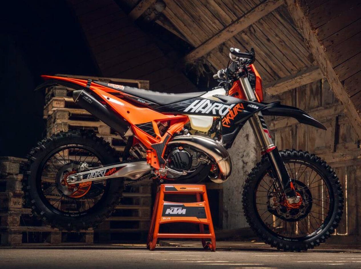 KTM 2027 בישראל: דגמי האנדורו והמוטוקרוס החדשים מגיעים עם גרפיקה חדשה, גרסאות SIX DAYS וחבילות HARD ENDURO